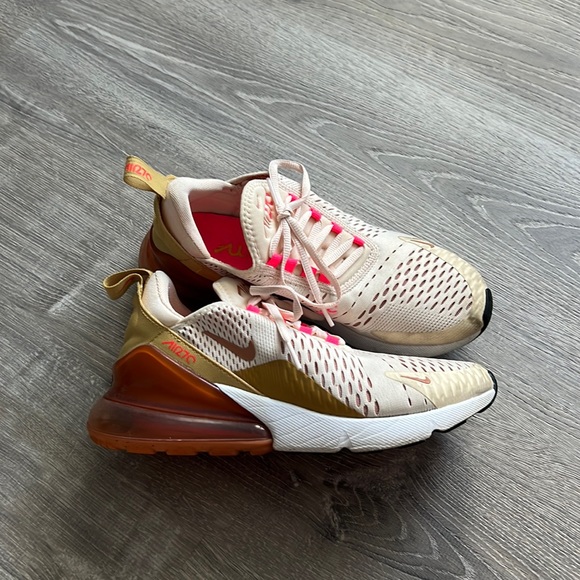Nike Shoes - Nike air max 270